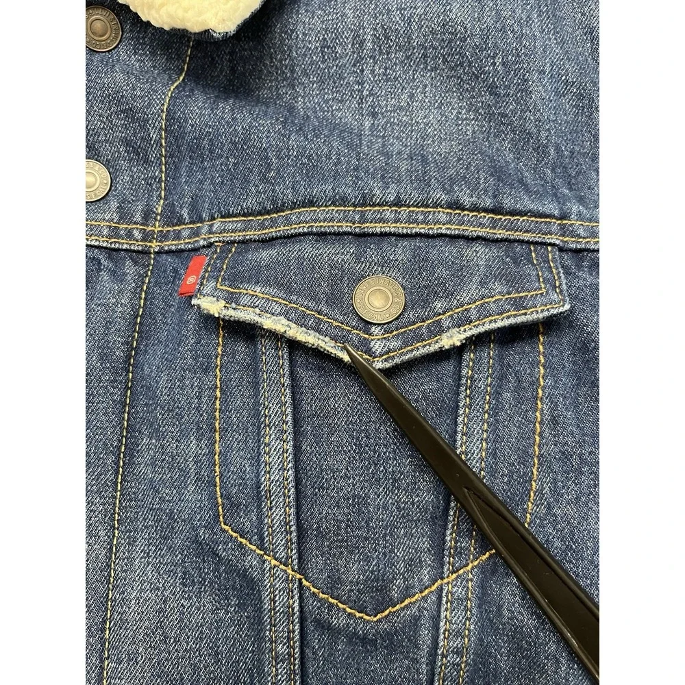 Levis Sherpa Trucker Jacket Men Large Blue Wash Type III Snap Button Whisker